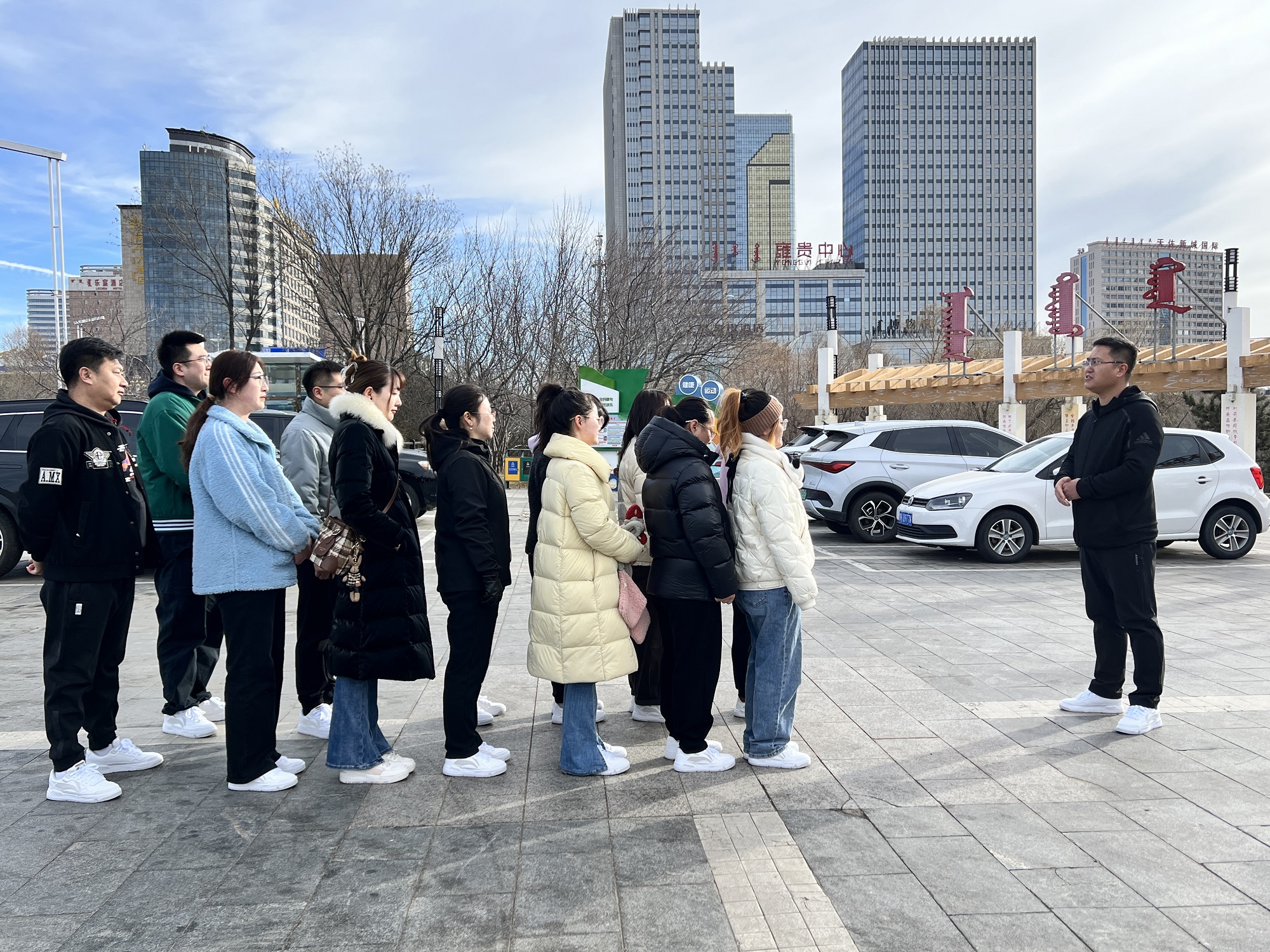 “凝心聚力 暖城健行”人保寿险鄂尔多斯中心支公司开展2024年冬季健步走活动2.jpg