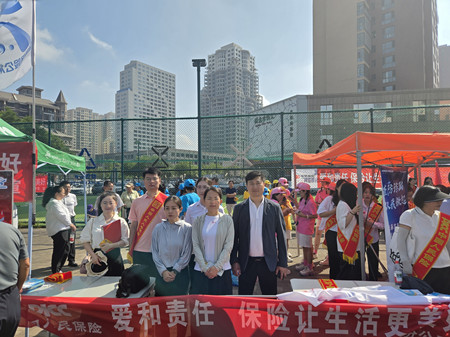 人保寿险鄂尔多斯中心支公司组织开展2025年7·8全国保险公众宣传日活动1.jpg