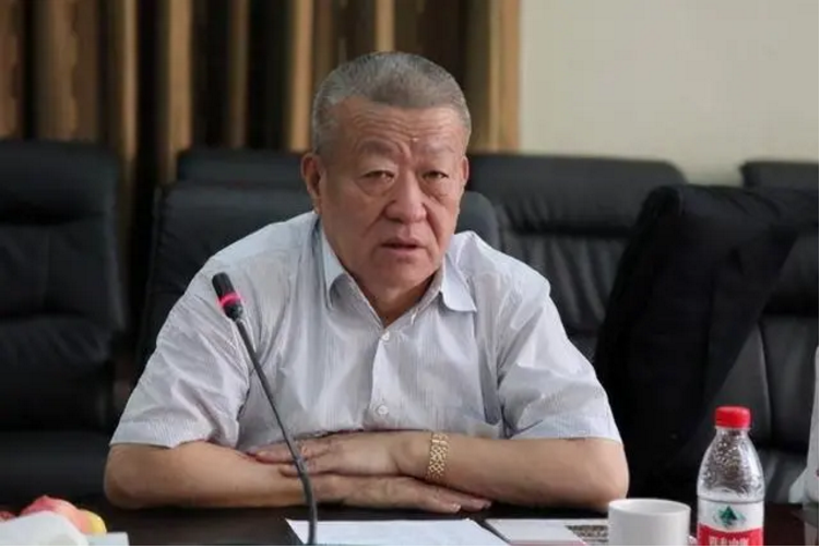 资料显示,15岁那年,张双旺来到一家皮革厂做徒工,一年后又辗转来到