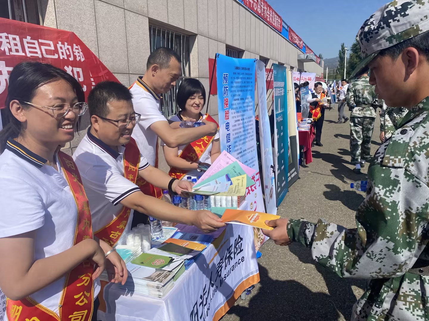 内蒙古分公司金融知识进校园.jpg