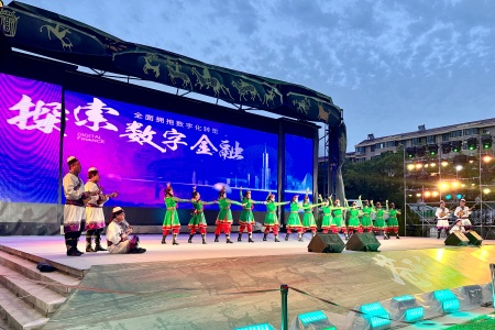 5.中华财险阿拉善中支表演非遗萨吾尔登舞蹈《向善而行 中华有我》_副本.jpg