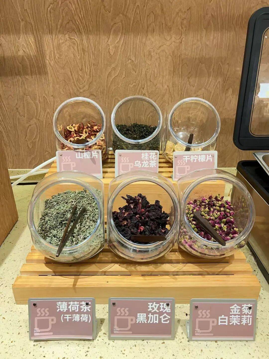 日排队2000桌，火锅+模式成宠儿，海底捞旗下举高高原班人马再复制神话！