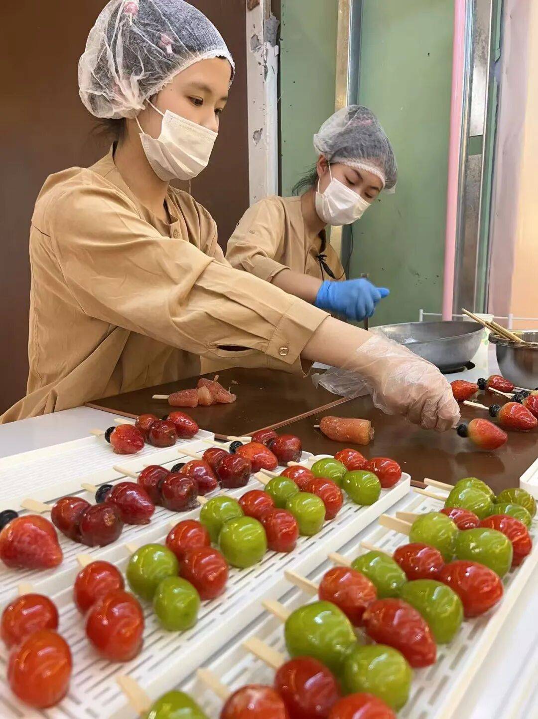 日排队2000桌，火锅+模式成宠儿，海底捞旗下举高高原班人马再复制神话！